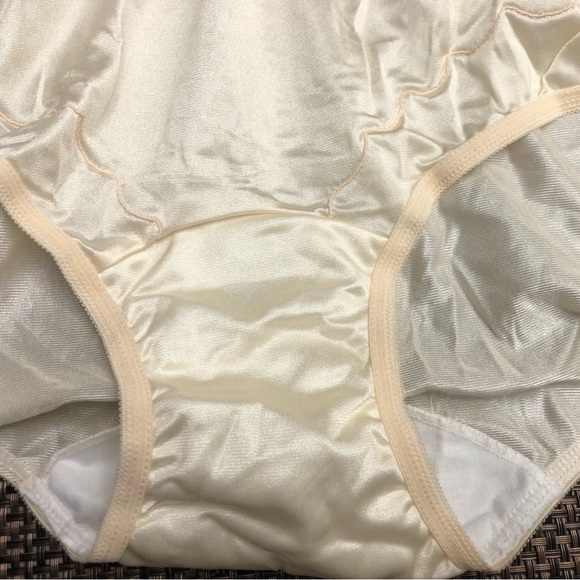 Dixie Belle bloomer shiny plus size panties Sz: 15 NWT - Picture 2 of 7